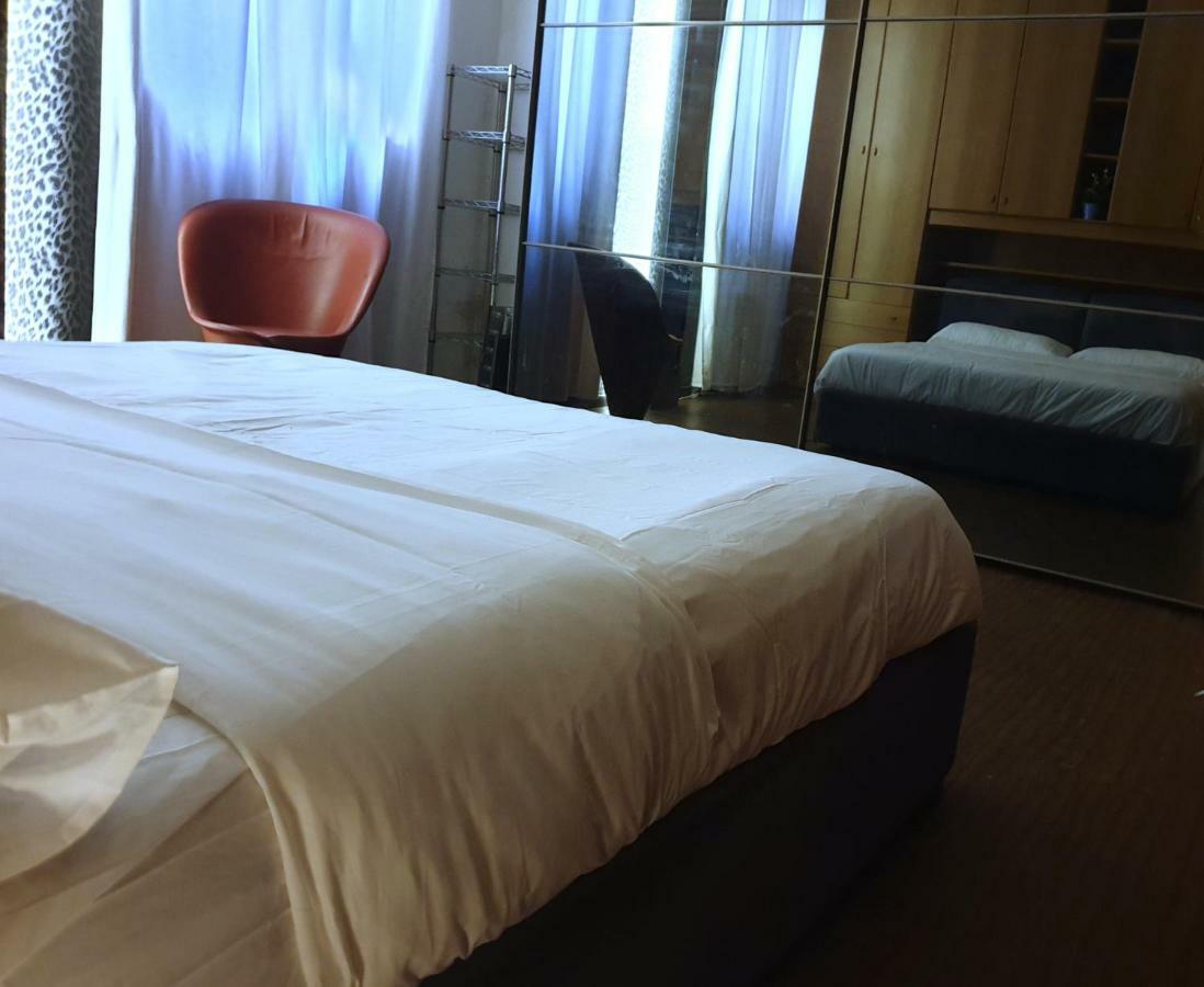 5Min Walk From Duomo! Apartment 100M2 Apartment